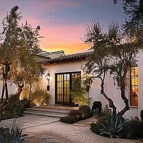 Santa Monica California bungalow garden